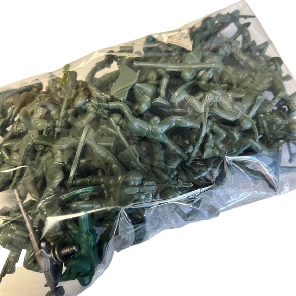 Kids Toys Plastic Green Soldier Men 1" Action Figure - Picture 3 of 4